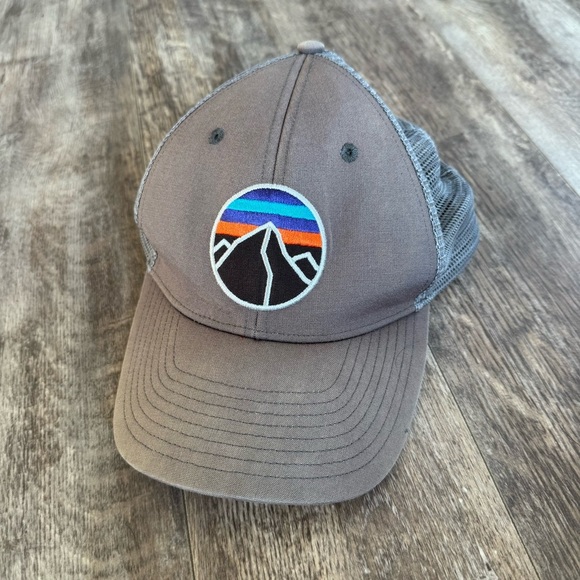 Patagonia SnapBack Mesh Trucker Hat with Mountain Patch - Picture 1 of 4